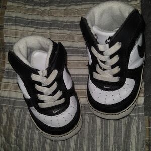 Nike Soft Soled Baby Sneakers Black and White